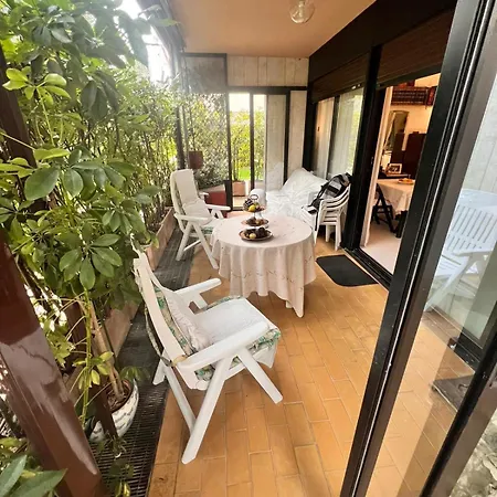 Elegante Lungomare Con Piscina Appartement *